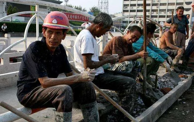 多地发清退令 超龄农民工路在何方