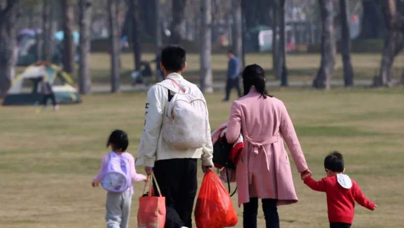 图片：婴幼儿无人照料是阻碍生育首要因素